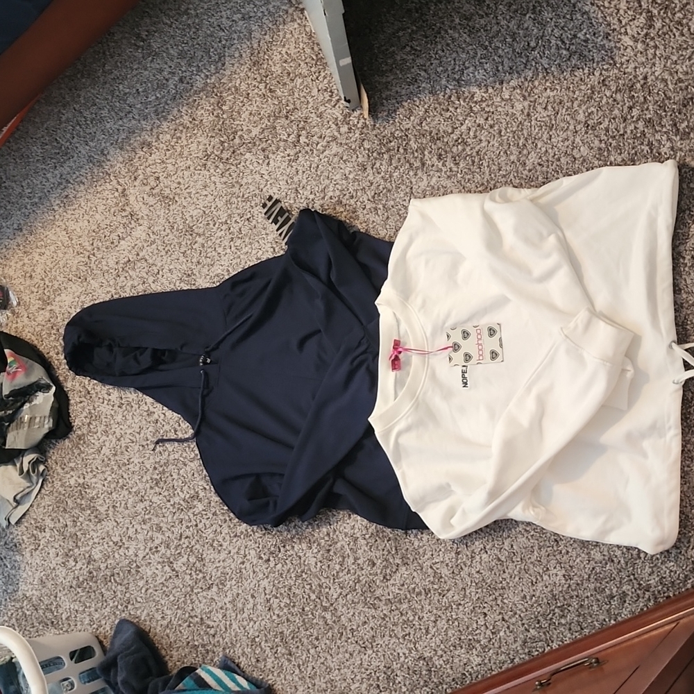 NWT lot of 2 cropped sweatshirts size large